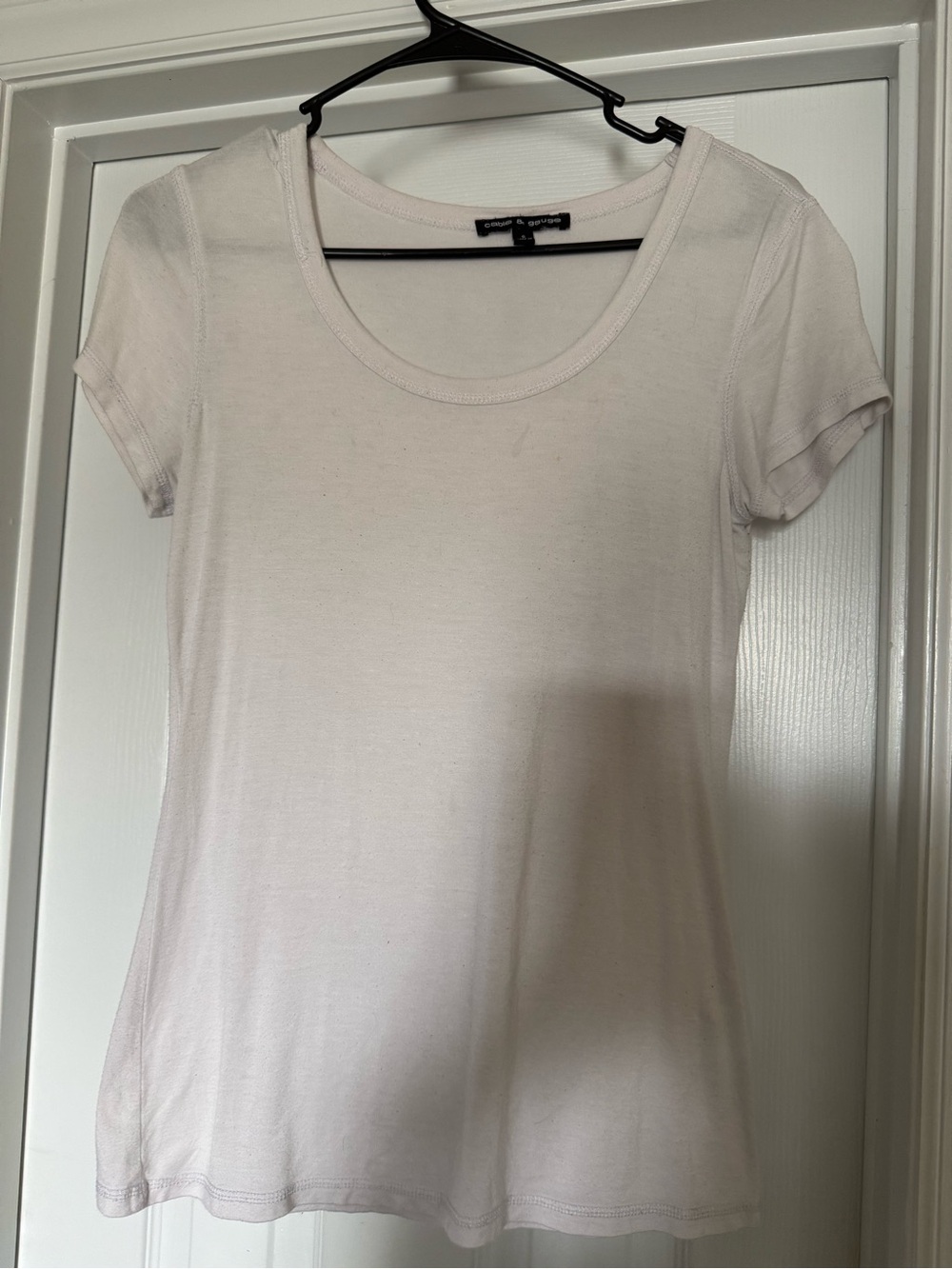 Cable & Gauge Short Sleeve Scoop Neck Tee in White